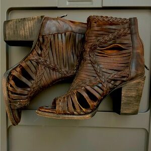 Freebird By steven 'FB-BELA' gray distressed zip up leather heels Size USA 9